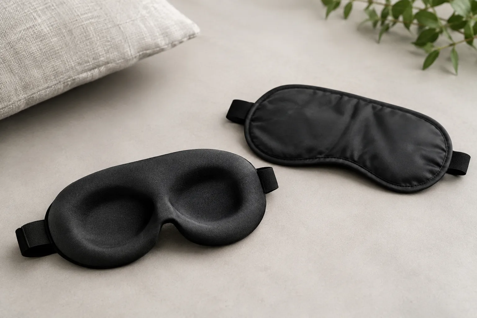 Schlafmaske mit 3D-Augenmulden im Vergleich zu klassischen Modellen